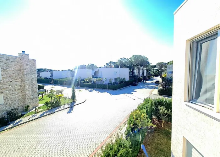 Lura 3 * Durrës